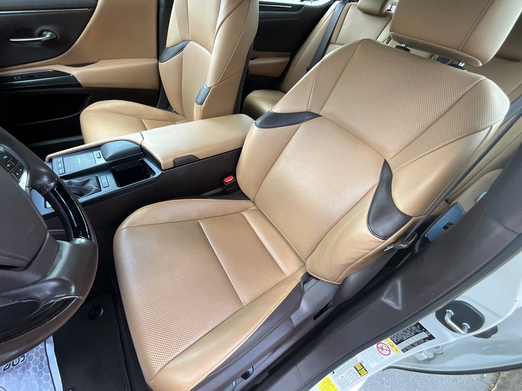 2019 Lexus ES Image 15