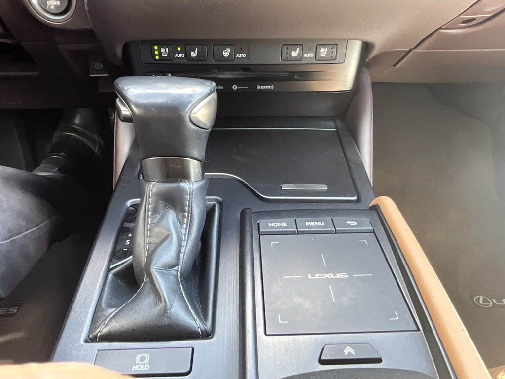 2019 Lexus ES Image 25