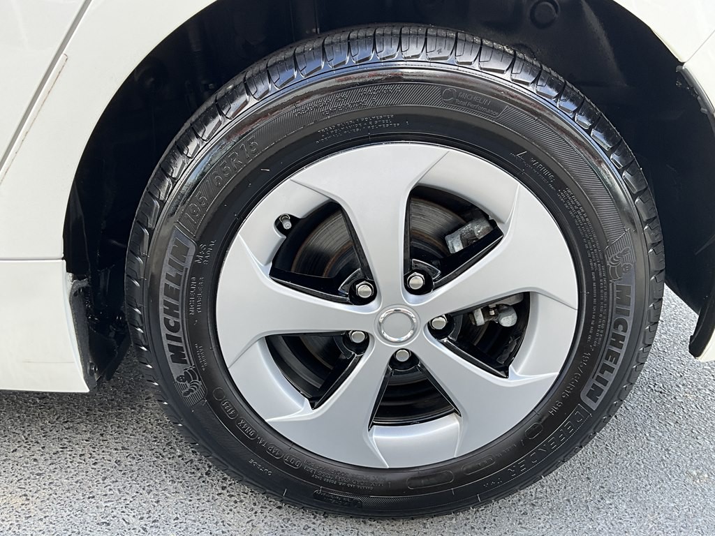 2019 Toyota Prius Image 10
