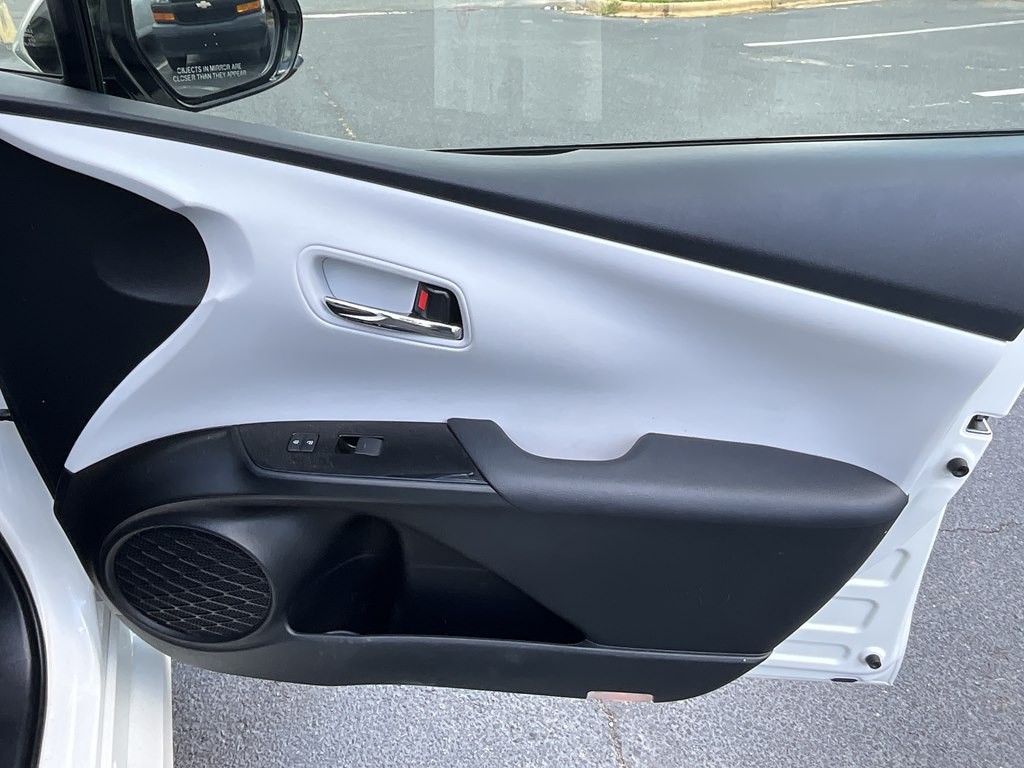 2019 Toyota Prius Image 12
