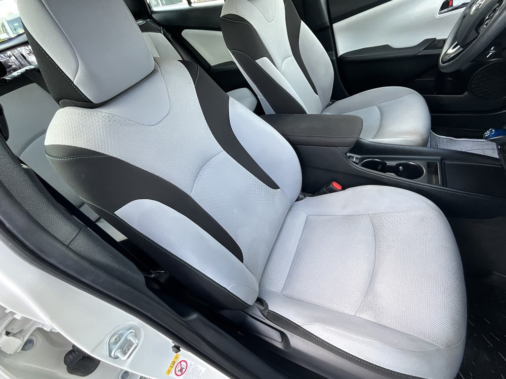 2019 Toyota Prius Image 16