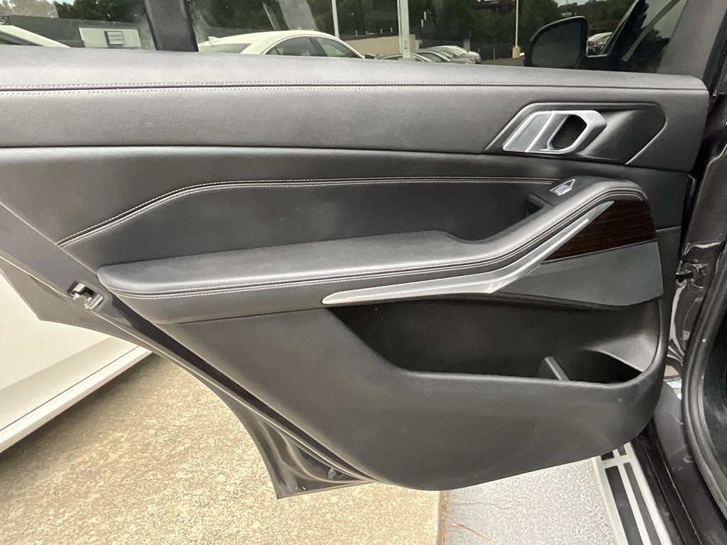 2019 BMW X7 Image 16