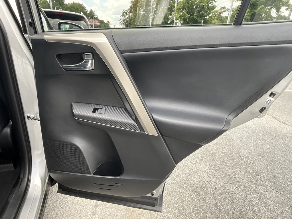 2015 Toyota Rav4 Image 13