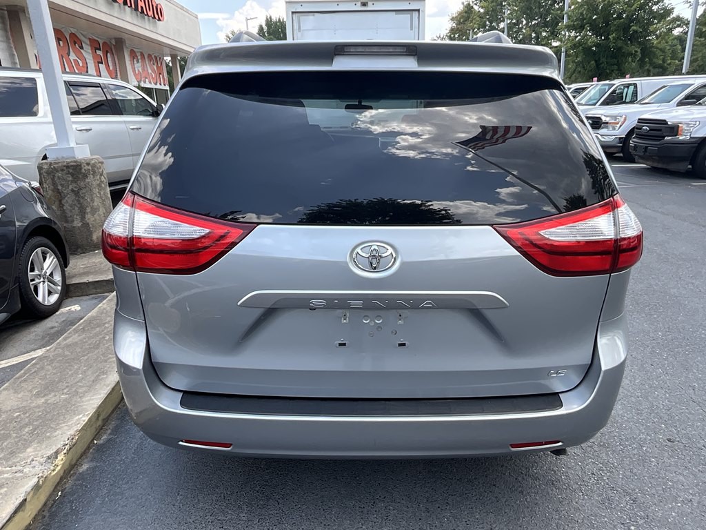 2015 Toyota Sienna Image 5