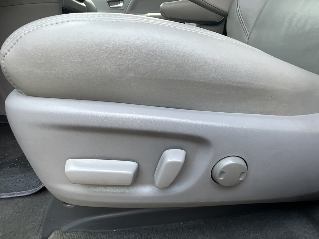 2015 Toyota Sienna Image 14
