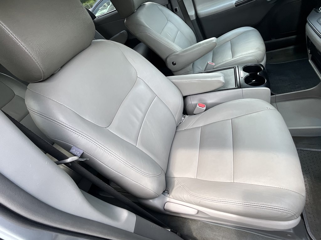 2015 Toyota Sienna Image 15