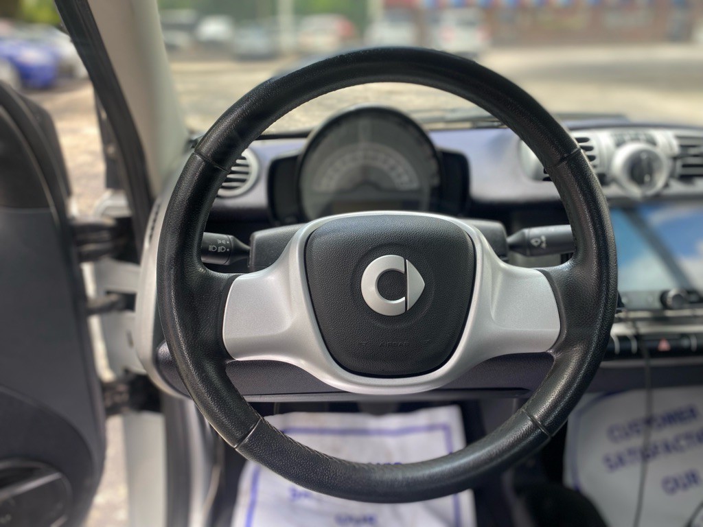 2012 smart fortwo Image 11