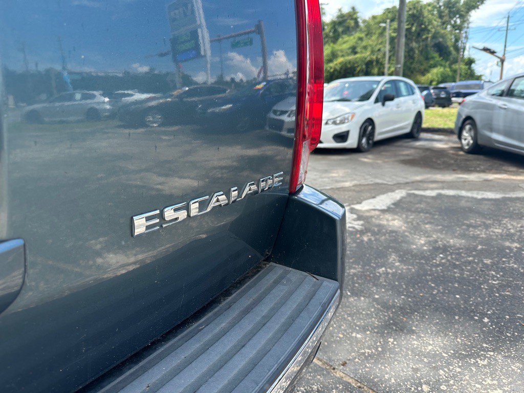 2009 Cadillac Escalade Image 10