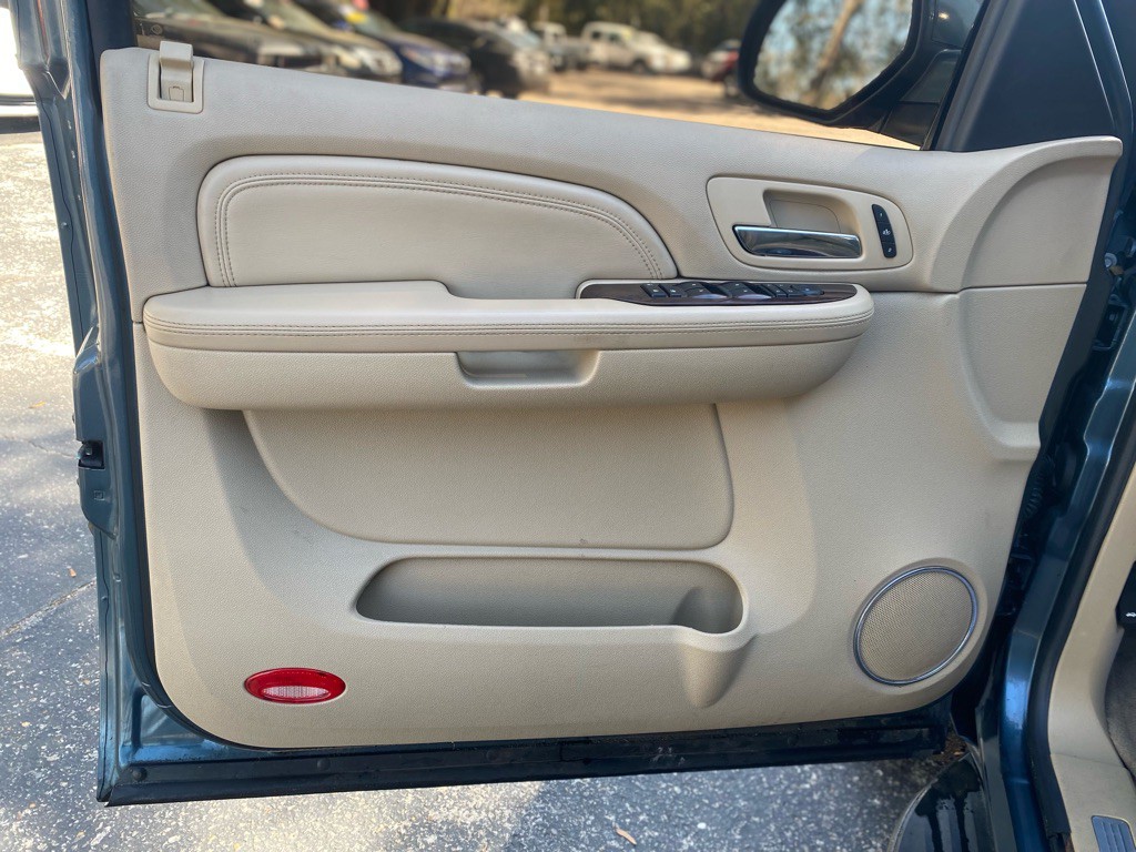 2009 Cadillac Escalade Image 14