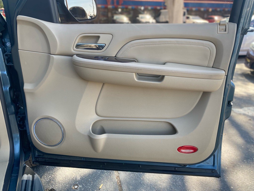 2009 Cadillac Escalade Image 23