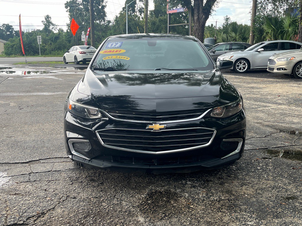 2017 Chevrolet Malibu Image 2