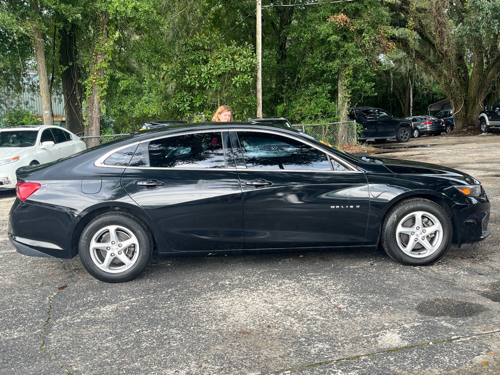 2017 Chevrolet Malibu Image 8