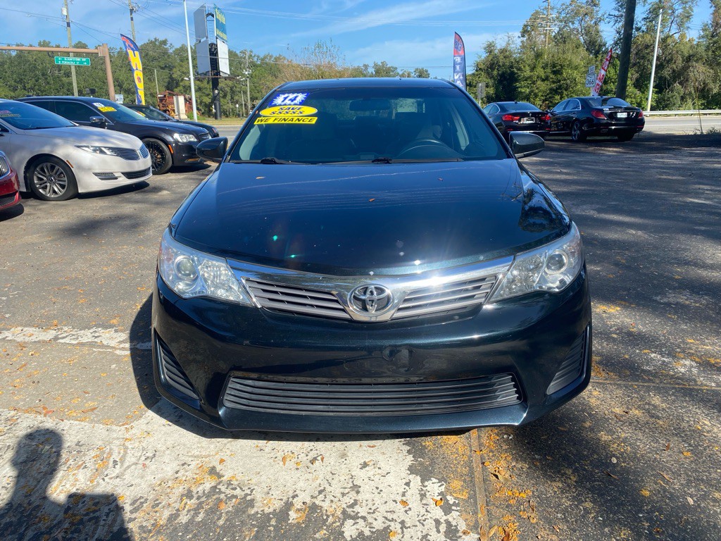2014 Toyota Camry Image 2