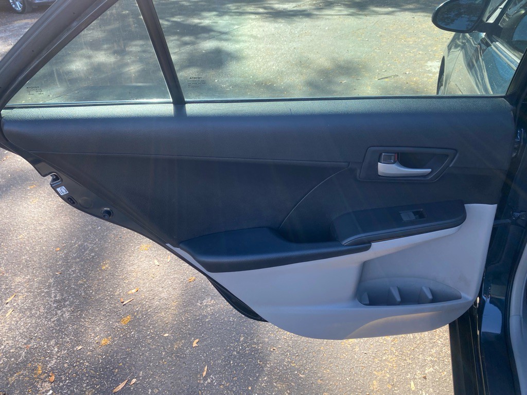 2014 Toyota Camry Image 14