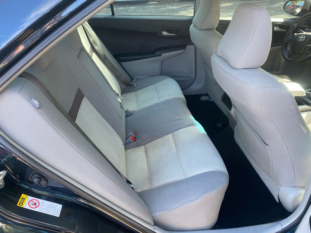 2014 Toyota Camry Image 16