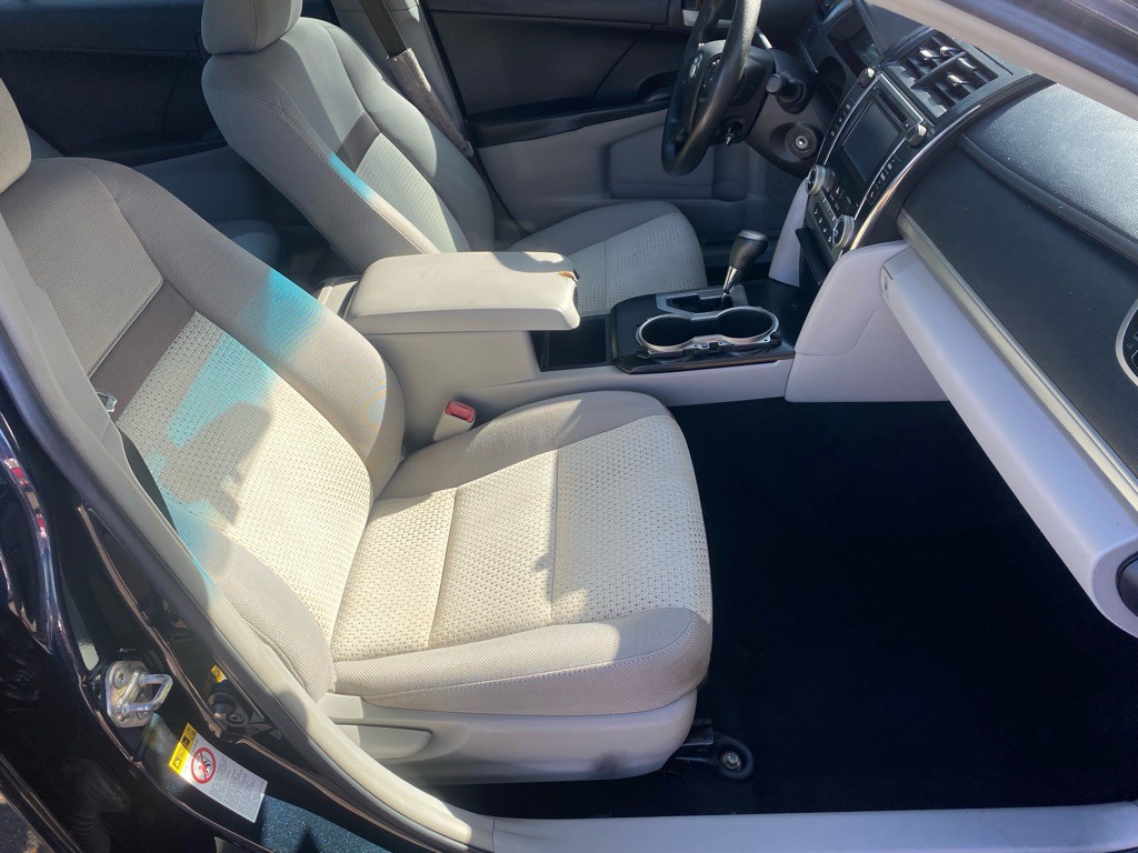 2014 Toyota Camry Image 18