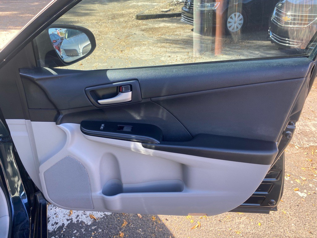 2014 Toyota Camry Image 19