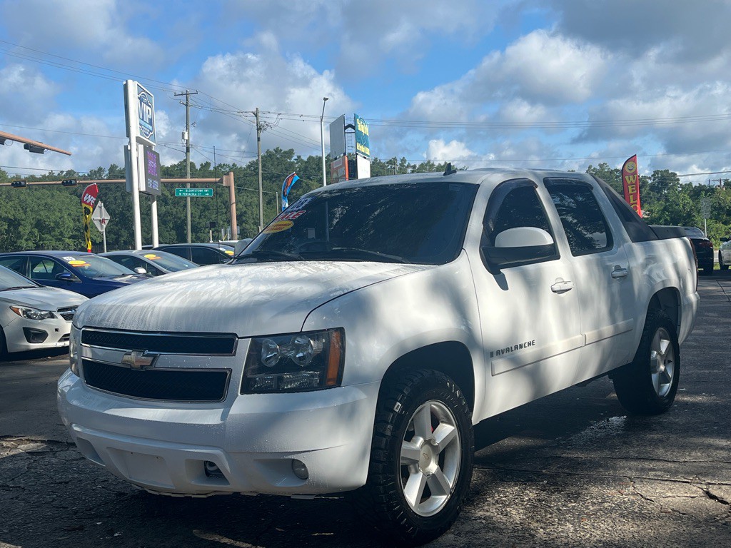 2008 Chevrolet Avalanche Image 3