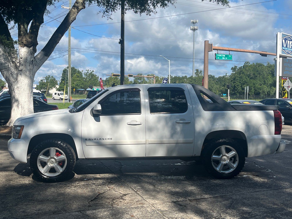 2008 Chevrolet Avalanche Image 4