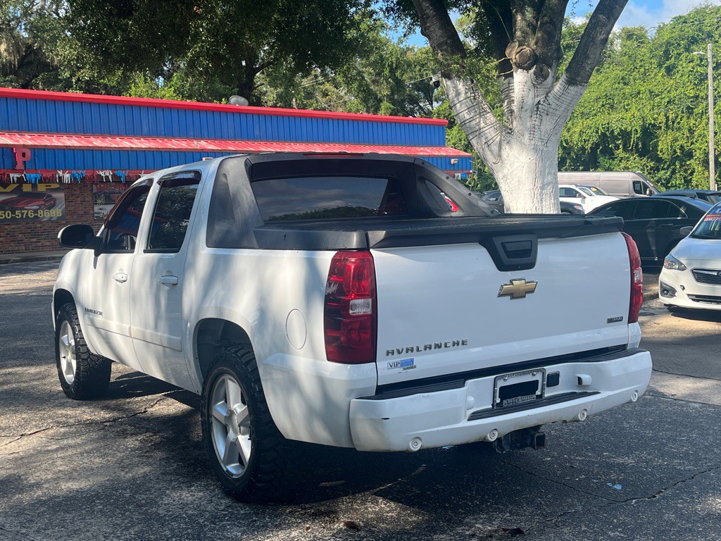 2008 Chevrolet Avalanche Image 5