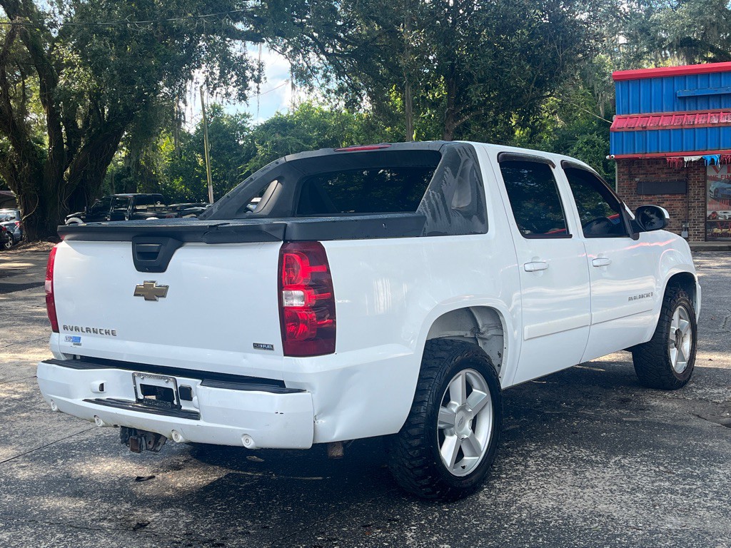 2008 Chevrolet Avalanche Image 7