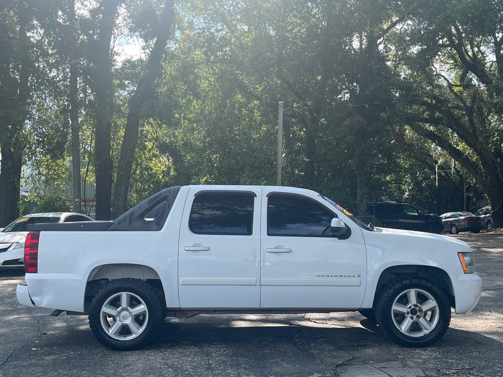 2008 Chevrolet Avalanche Image 8