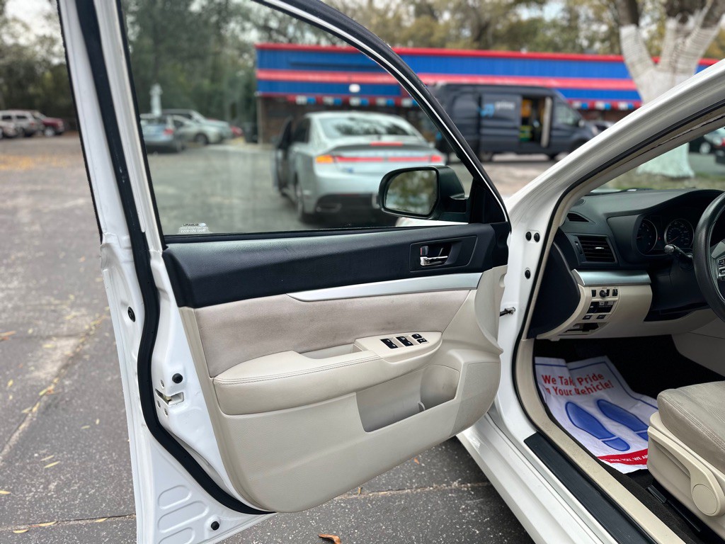 2013 Subaru Legacy Image 13