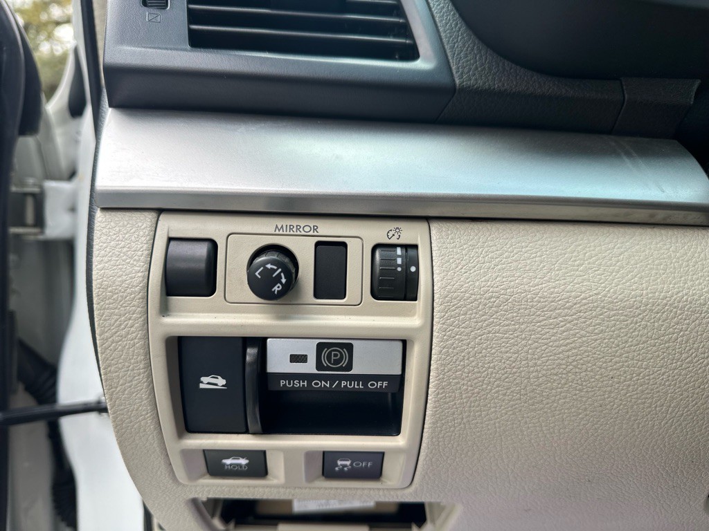 2013 Subaru Legacy Image 15