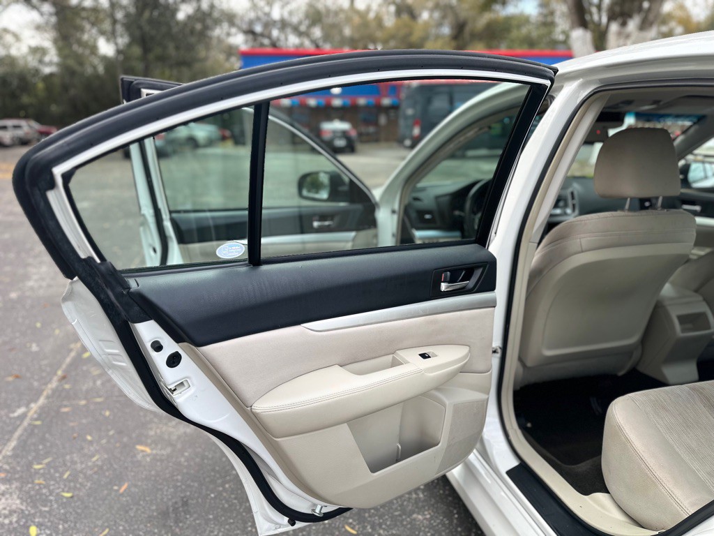 2013 Subaru Legacy Image 21