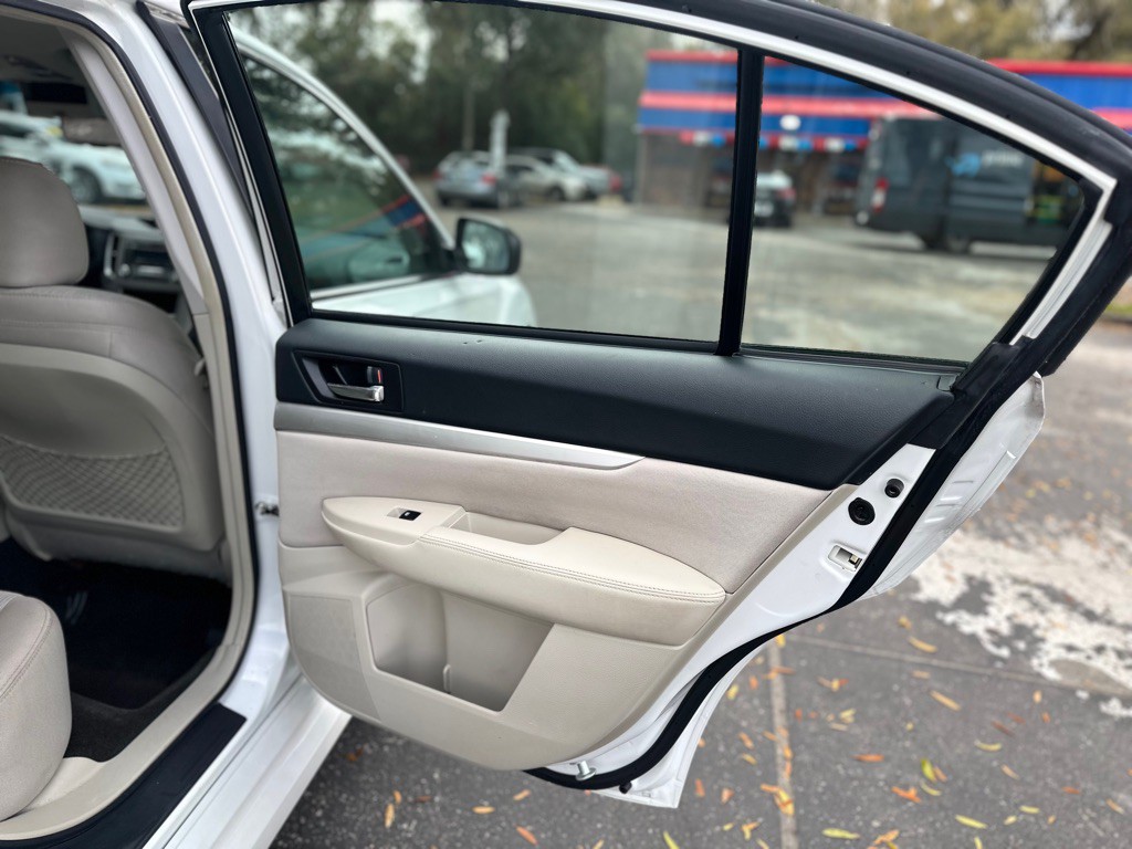 2013 Subaru Legacy Image 23