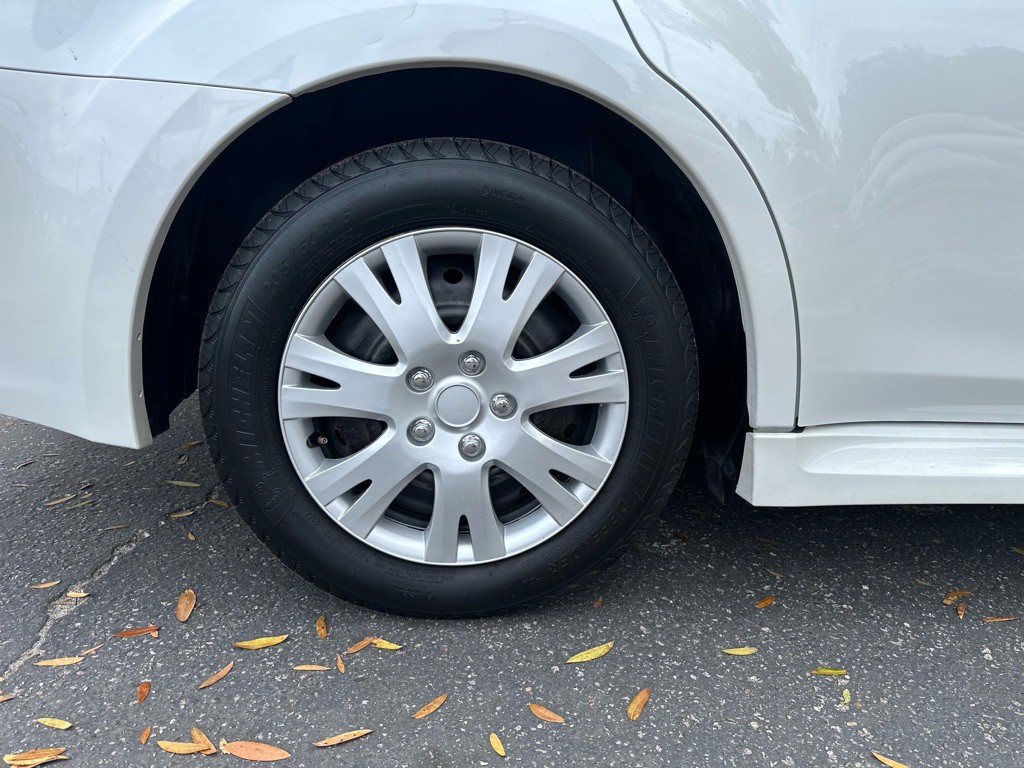 2013 Subaru Legacy Image 27