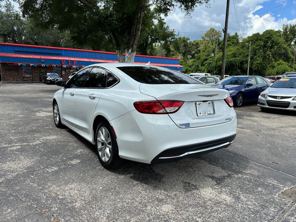 2016 Chrysler 200 Image 2