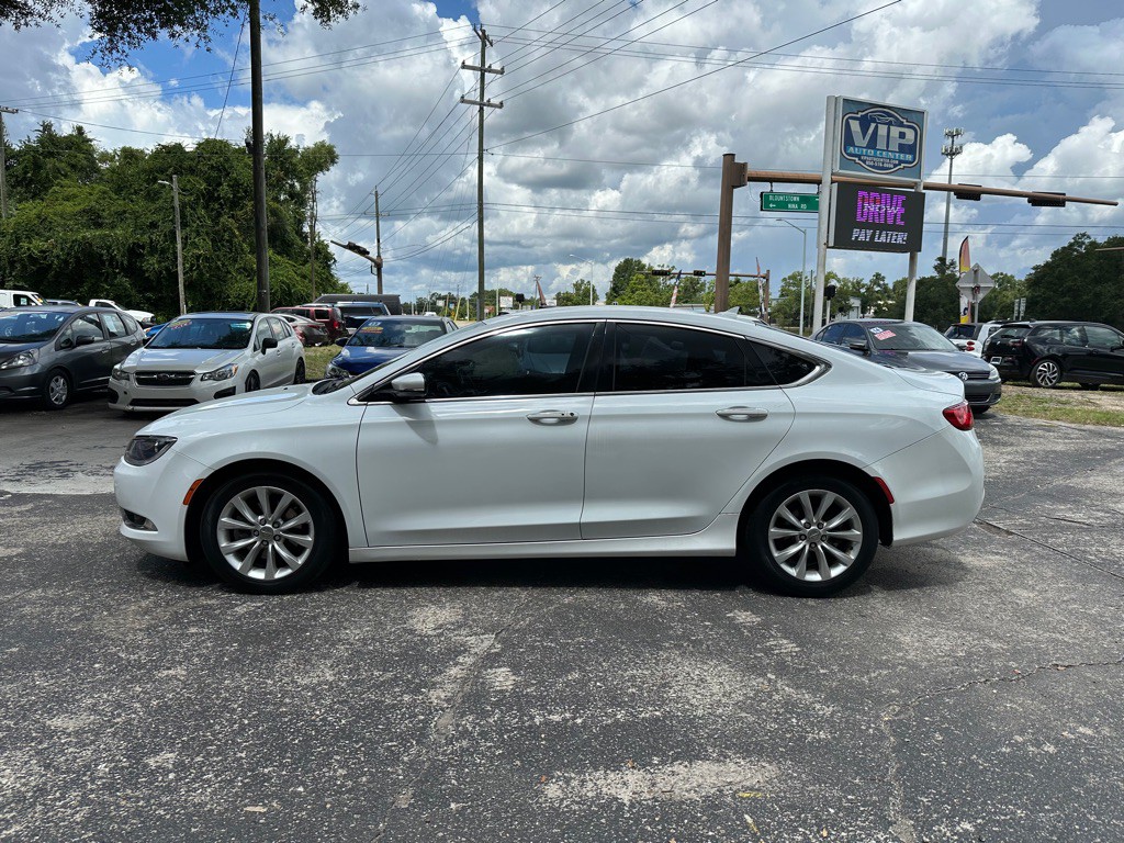 2016 Chrysler 200 Image 3