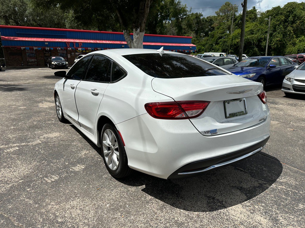 2016 Chrysler 200 Image 4