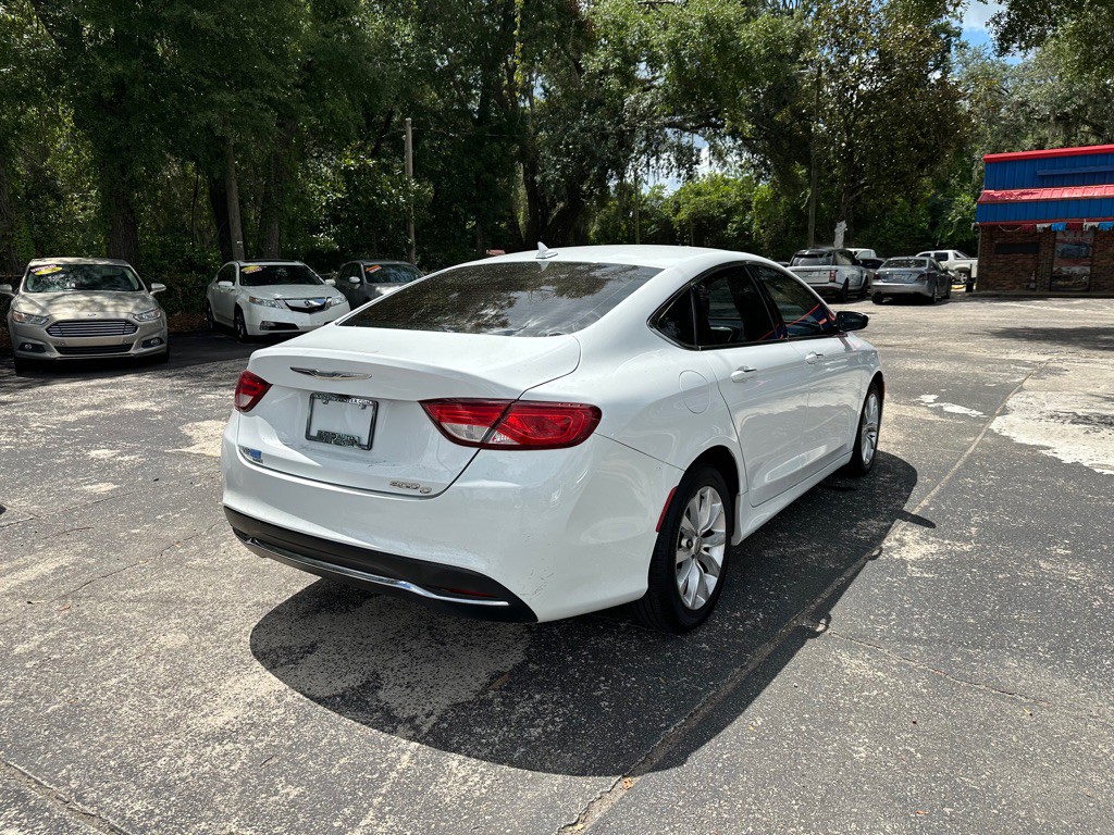 2016 Chrysler 200 Image 6