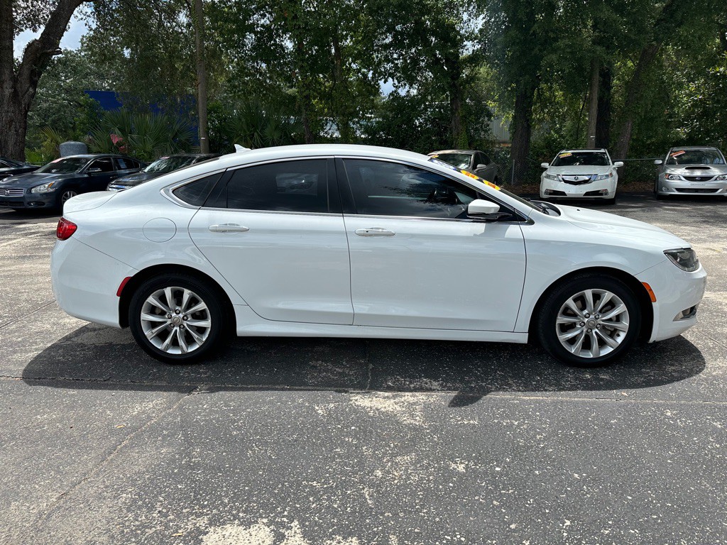 2016 Chrysler 200 Image 7