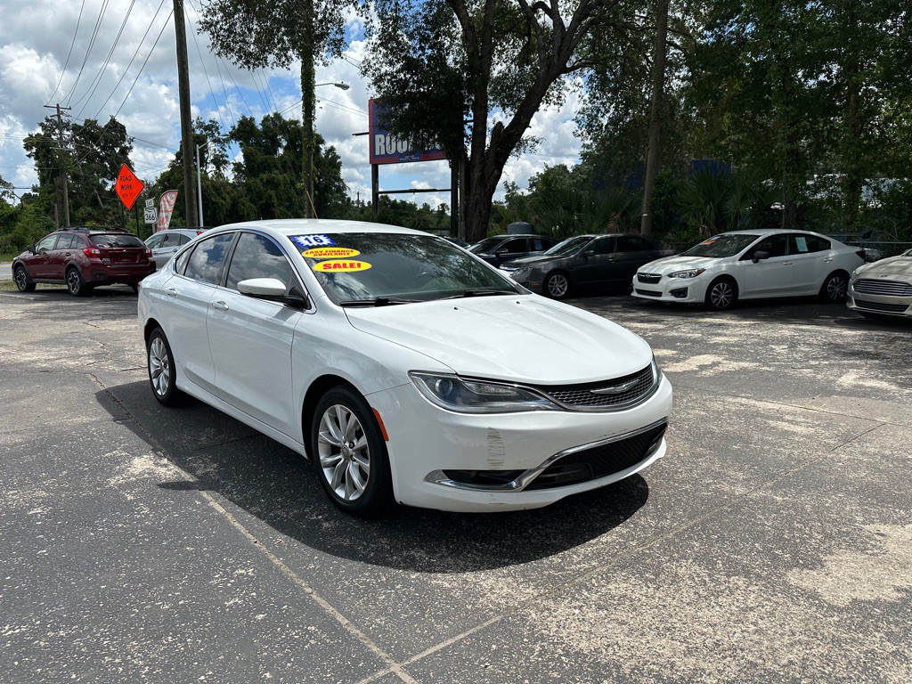 2016 Chrysler 200 Image 8