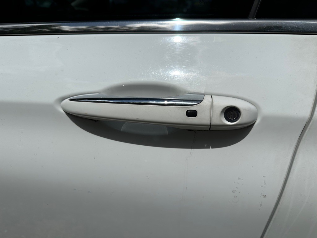 2016 Chrysler 200 Image 11