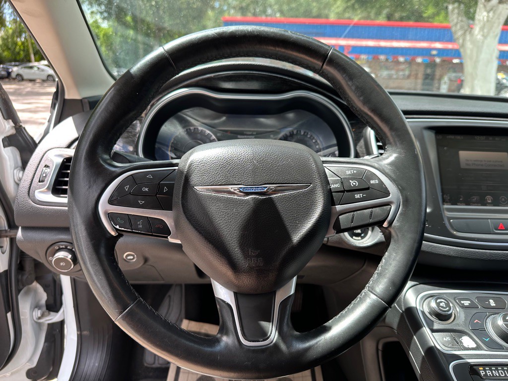 2016 Chrysler 200 Image 15