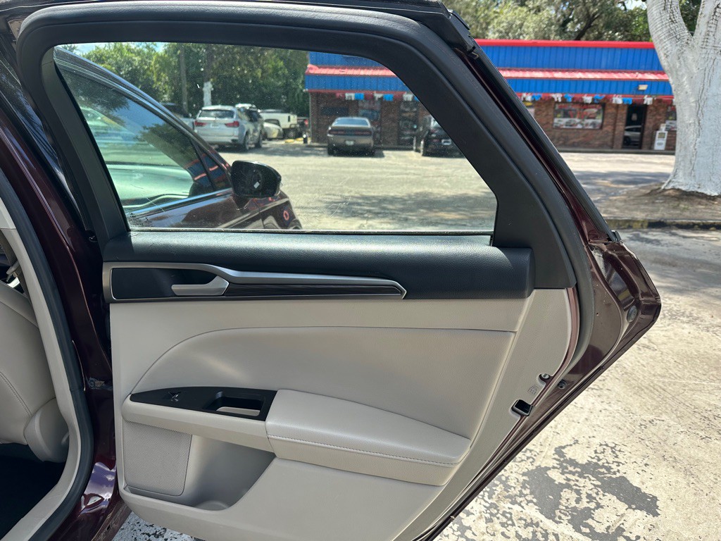 2017 Ford Fusion Image 16