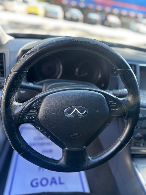 2015 INFINITI Q40 Image 9