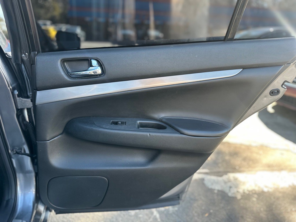 2015 INFINITI Q40 Image 17