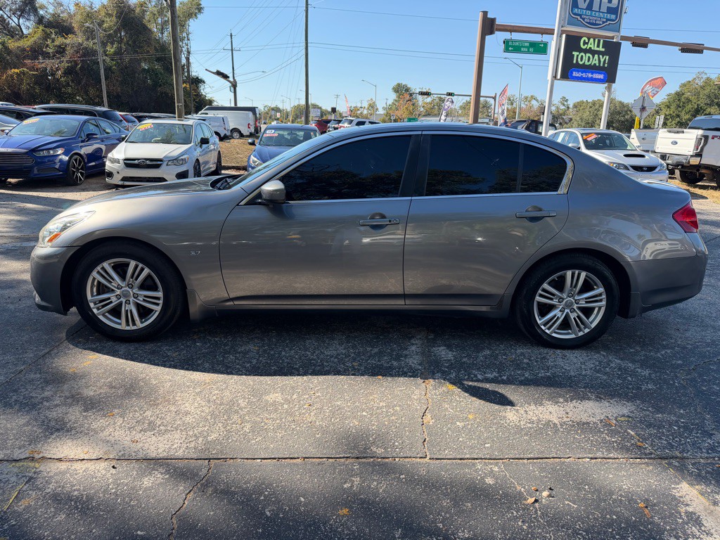2015 INFINITI Q40 Image 2