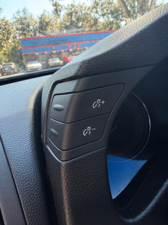 2015 INFINITI Q40 Image 19