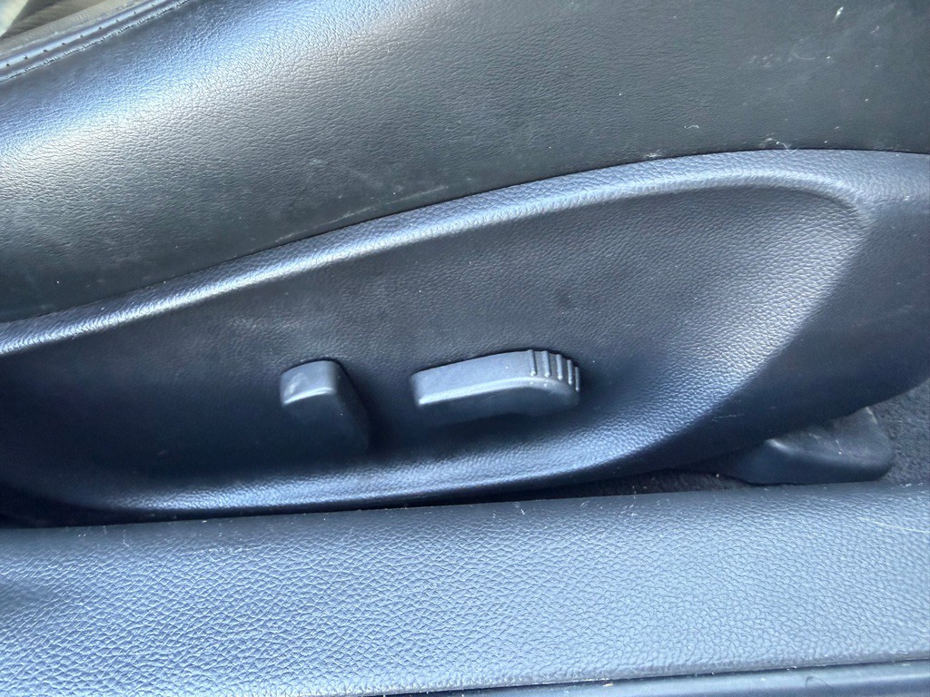 2015 INFINITI Q40 Image 30