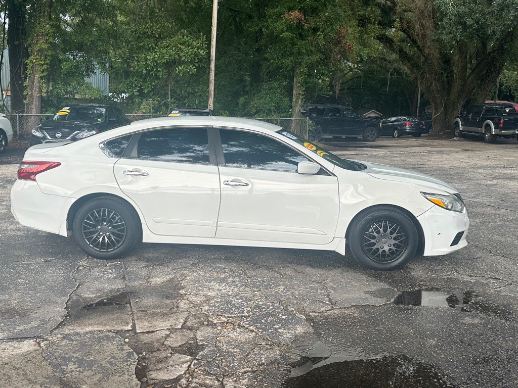 2018 Nissan Altima Image 8