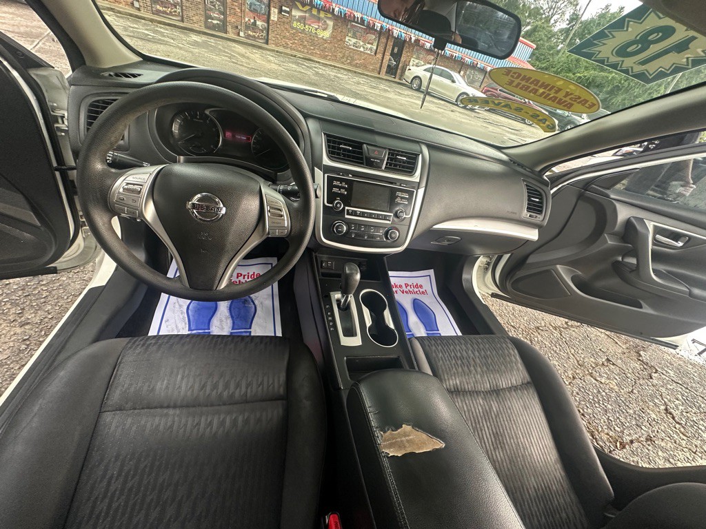2018 Nissan Altima Image 10