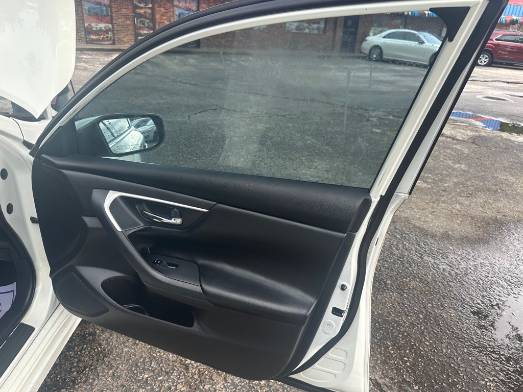 2018 Nissan Altima Image 15
