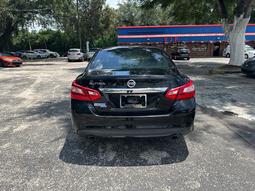 2017 Nissan Altima Image 4