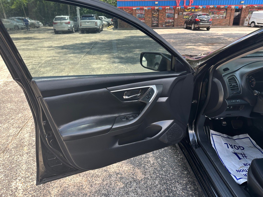 2017 Nissan Altima Image 8
